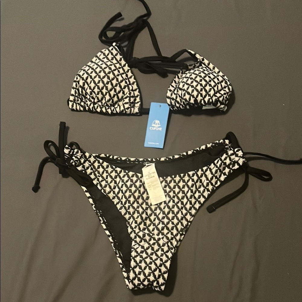 Cupshe Monochrome Geometric Bikini